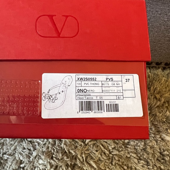 New VALENTINO GARAVANI Rockstud black PVC Thong PVC flip flops sandals - Picture 7 of 10